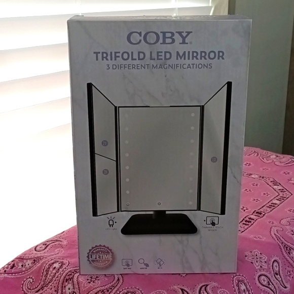 Smart touch tri-fold LED mirror - Picture 1 of 8